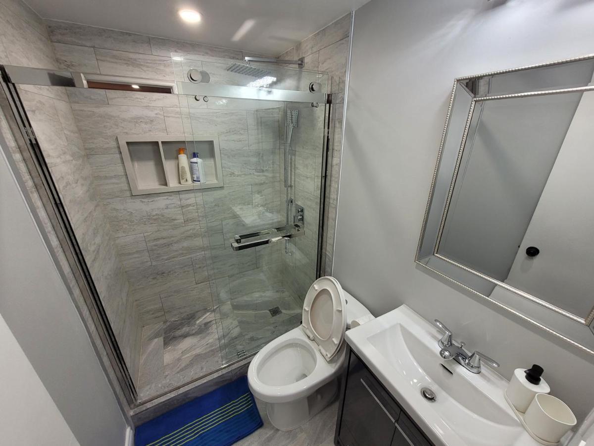 Guest House Basement - Master Bedrooms In Bayview Village Торонто Экстерьер фото