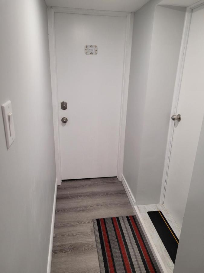 Guest House Basement - Master Bedrooms In Bayview Village Торонто Экстерьер фото