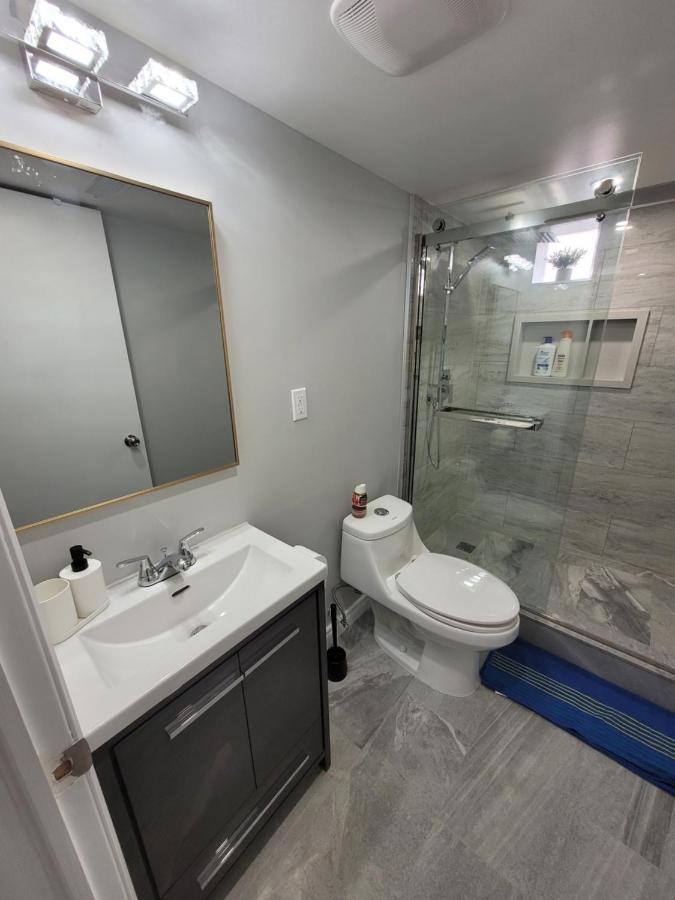 Guest House Basement - Master Bedrooms In Bayview Village Торонто Экстерьер фото