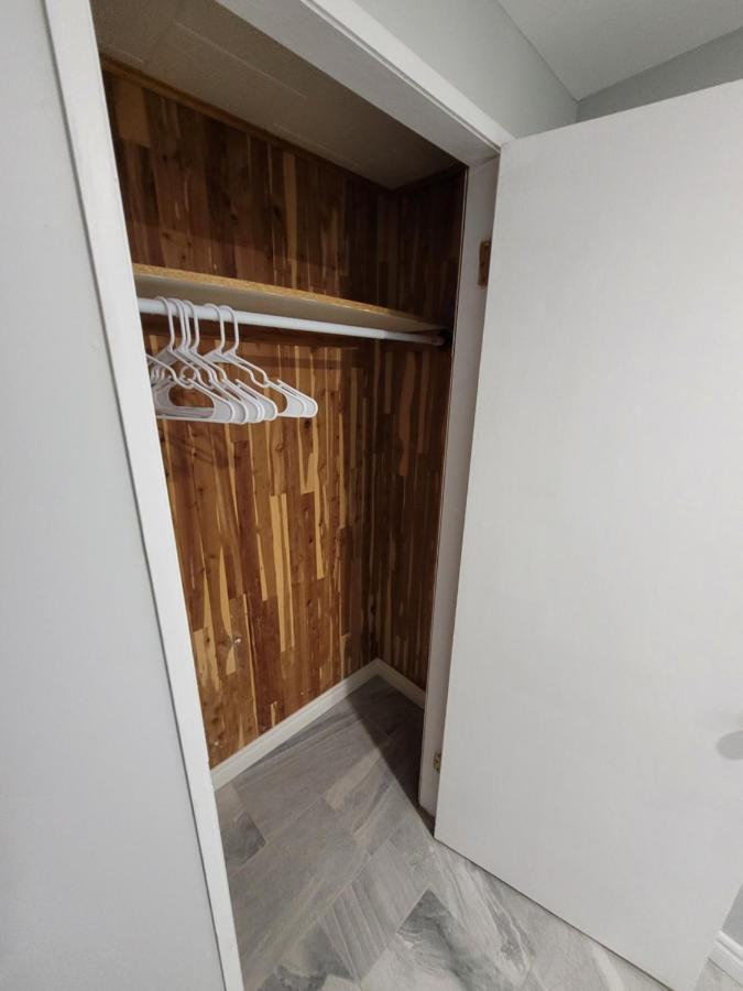 Guest House Basement - Master Bedrooms In Bayview Village Торонто Экстерьер фото