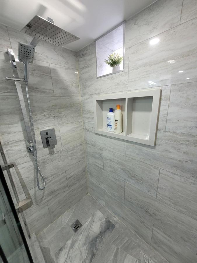 Guest House Basement - Master Bedrooms In Bayview Village Торонто Экстерьер фото
